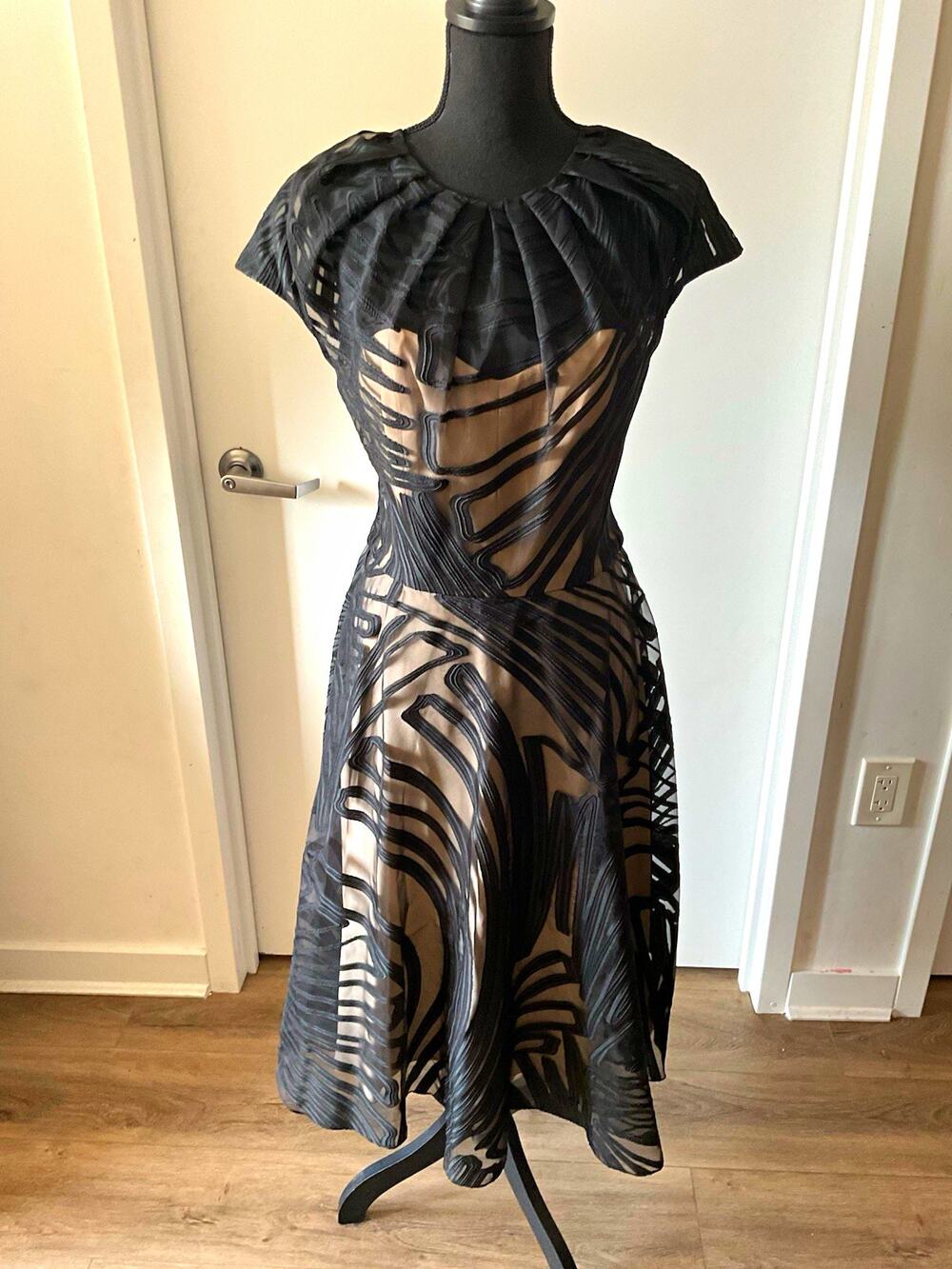 Lela Rose Black Beige Abstract Silk Chiffon A-Line Knee Dress Lined Sheer Sz 8